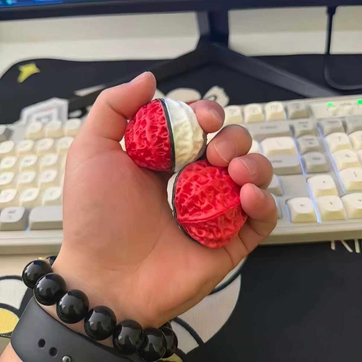 Pokemon Pokeball 3D Walnut Red - đánh giá và giá Pokeball Cosplay Prop